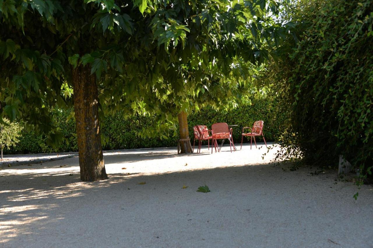 Bed and Breakfast Domaine Des Écureuils Carpentras Exterior foto