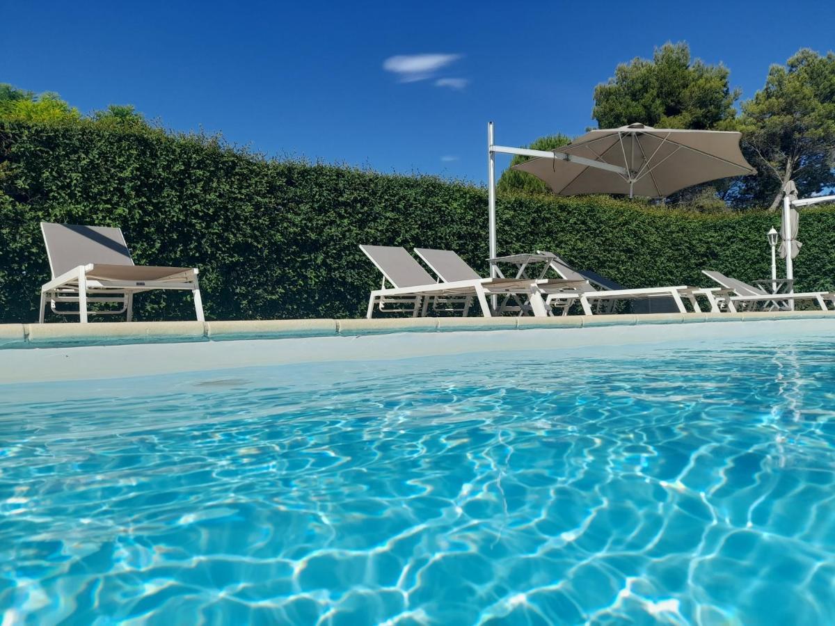 Bed and Breakfast Domaine Des Écureuils Carpentras Exterior foto